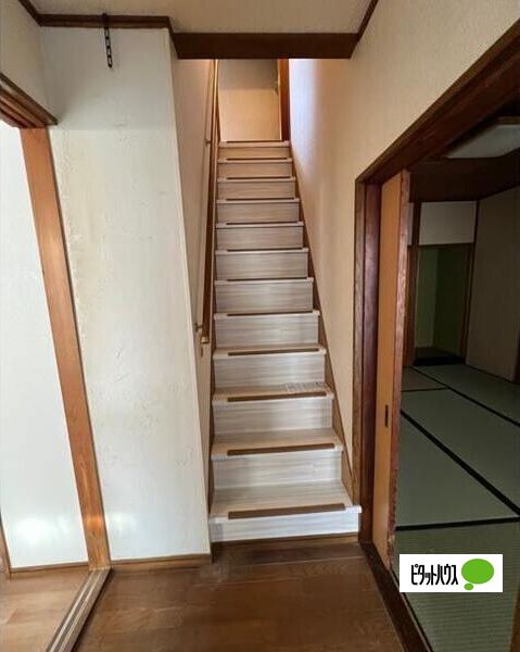 玄関　階段