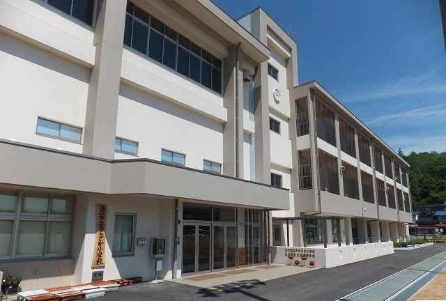 小学校　三良坂小学校・中学校（バス有）（小学校）まで3200m