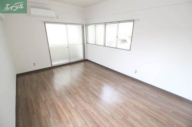 居室・リビング　同タイプのお部屋の写真です