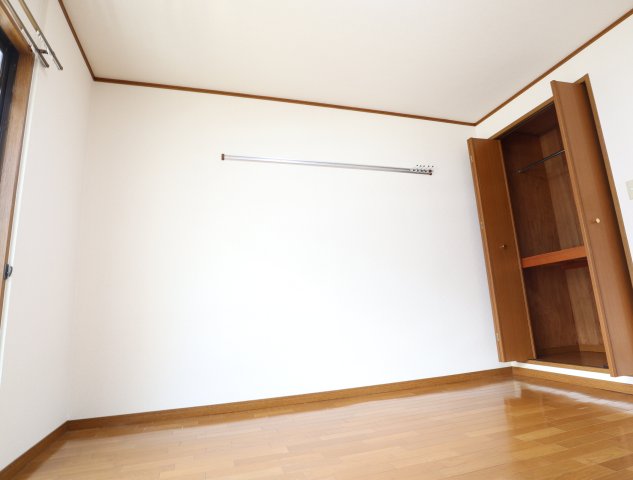 眺望　個人の部屋や寝室として使える洋室です