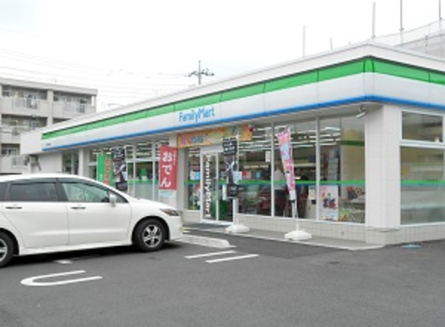 コンビニ　ファミリーマート坂戸花影町店（コンビニ）まで244m