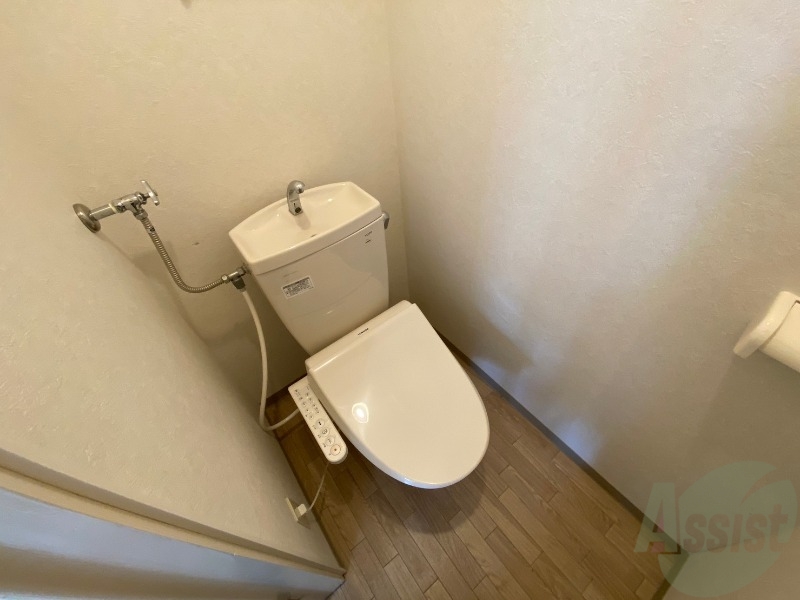 トイレ　こちらはトイレです。清潔感があり、安心して使用できます。