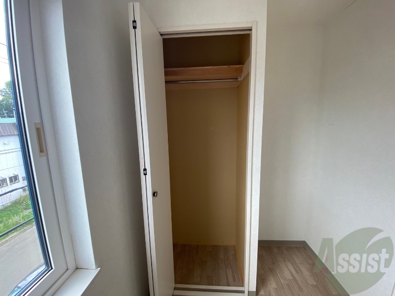 収納　寝室の収納です。部屋がすっきり片付きます。