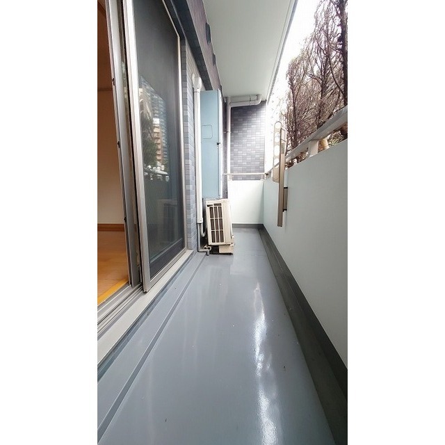 バルコニー　開放的で明るい空間を演出してくれるバルコニーです