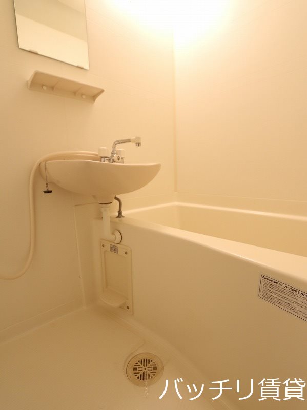 バス・シャワールーム　同型タイプの為、現状を優先いたします