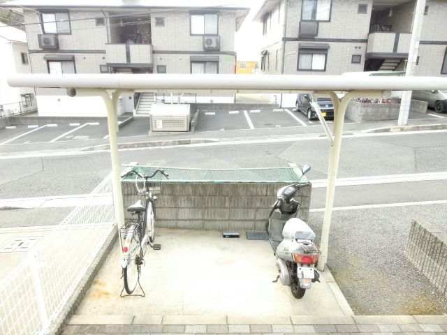 その他共有部分　屋根付駐輪場です！