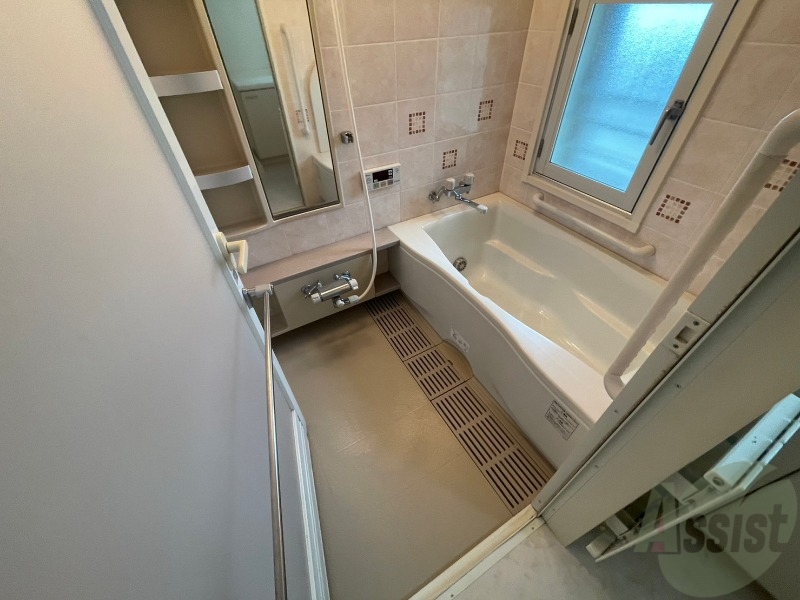 バス・シャワールーム　お風呂になります。一日の疲れを癒してくださいね。