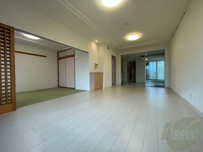 居室・リビング　広くてきれいなリビングです！快適に過ごせそうですね。