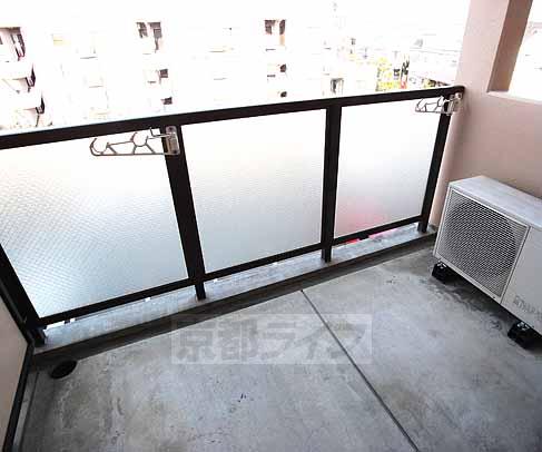 バルコニー　東西にバルコニーあり。風通しも良いですよ・