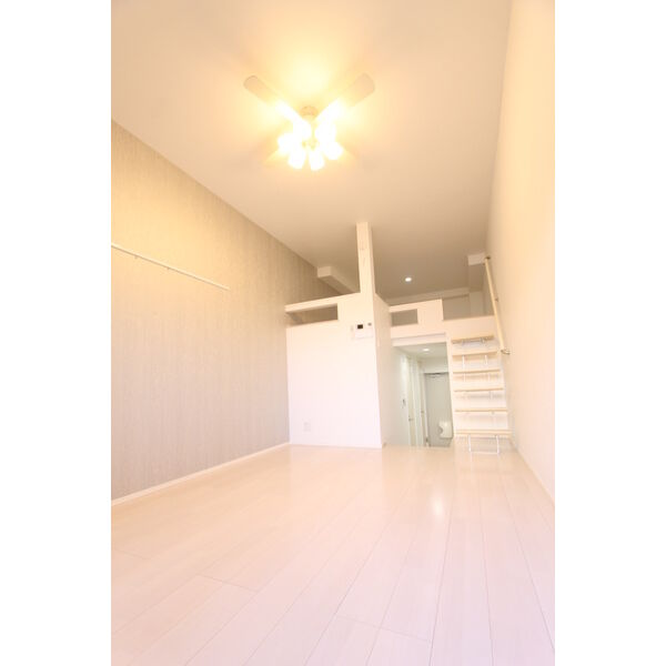 居室・リビング　同タイプの写真です。