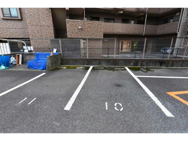 駐車場　駐車場