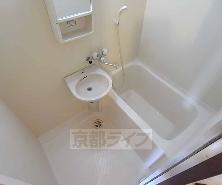 バス・シャワールーム　広々した浴室です。