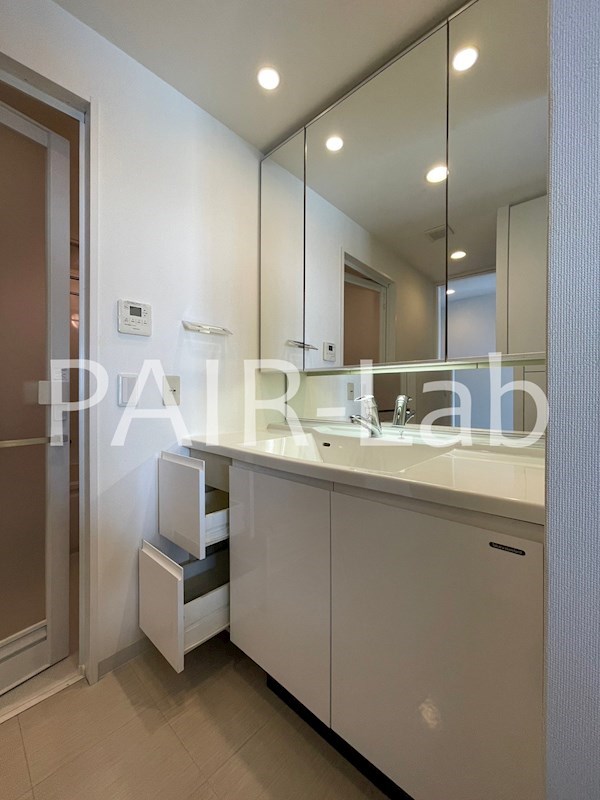 洗面設備　同物件別部屋の参考写真です。