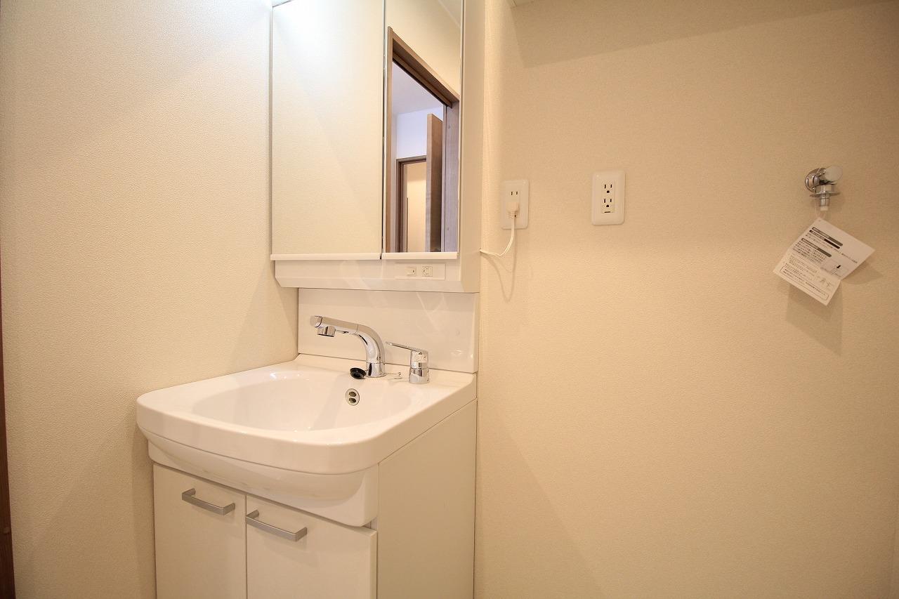 洗面設備　同間取り・別部屋の写真です。