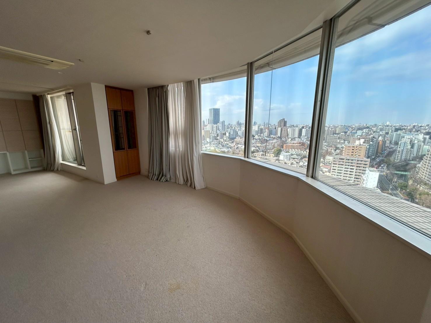 居室・リビング　フローリングは貼替予定