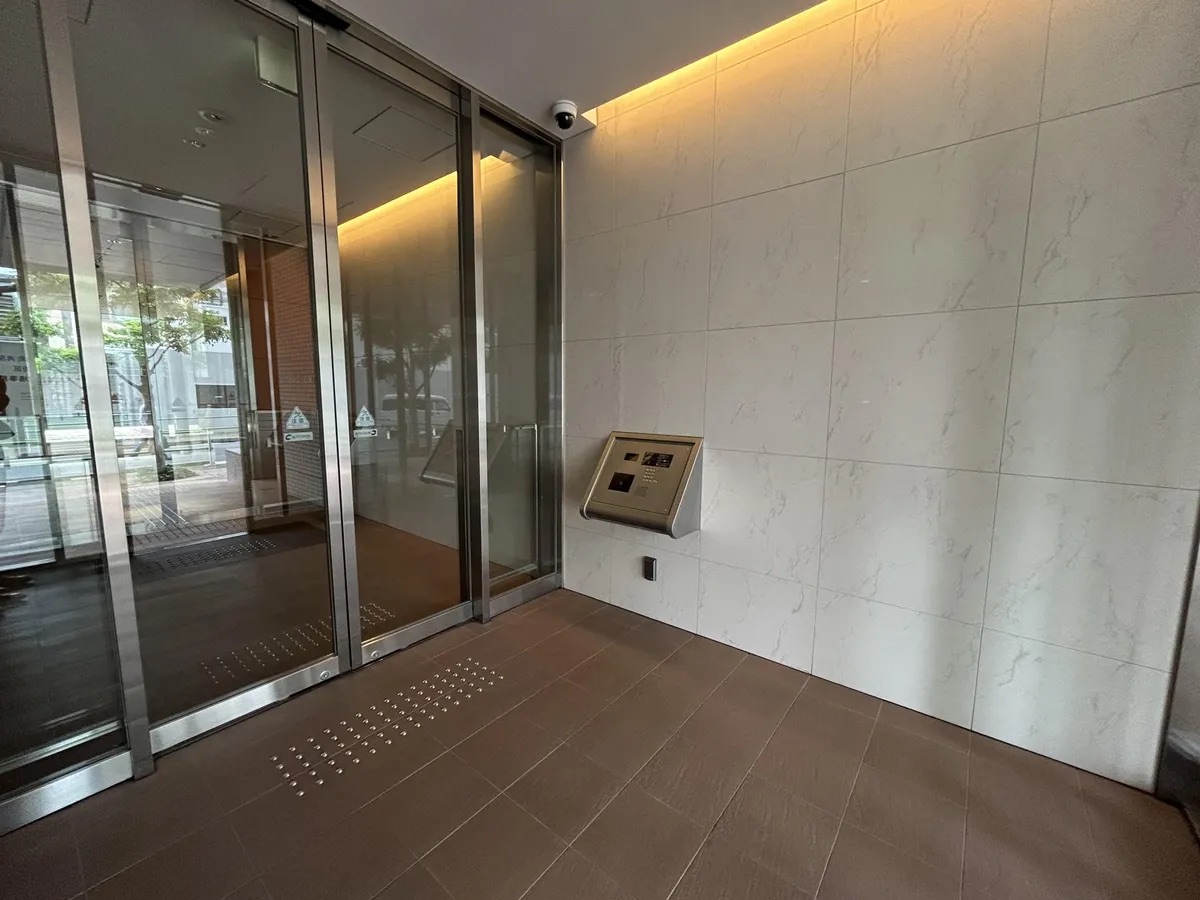 コンビニ　セブンイレブン港区三田1丁目店（コンビニ）まで206m