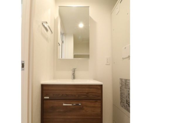 洗面設備　独立洗面台、朝の身支度には欠かせません