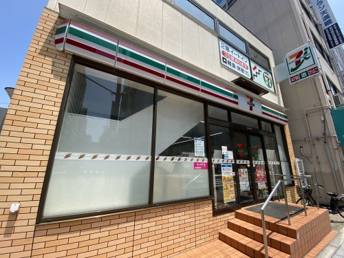 コンビニ　セブンイレブン（コンビニ）まで30m