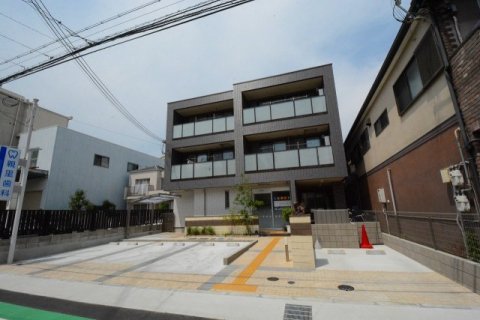 建物外観　オートロックで外部の人間が簡単に出入りできないため安心です。