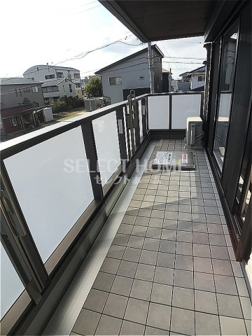 バルコニー　バルコニーからの眺めを楽しみながら食事をしませんか