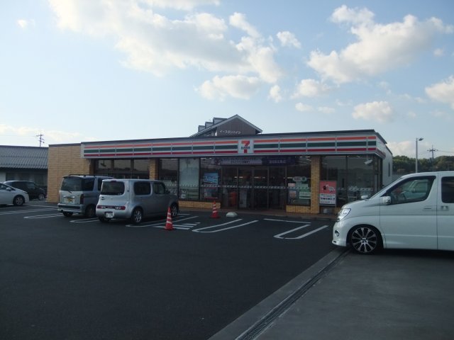 コンビニ　セブン－イレブン　津山高野店（コンビニ）まで449m