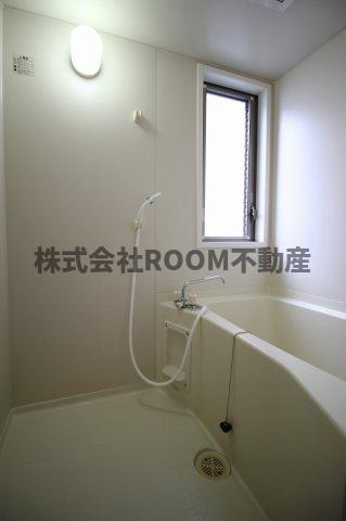 バス・シャワールーム　コンパクトで使いやすいお風呂です