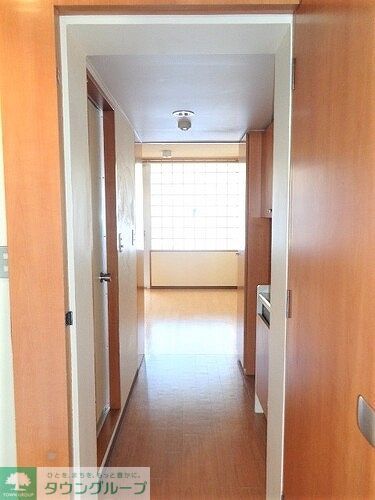 玄関　玄関から廊下