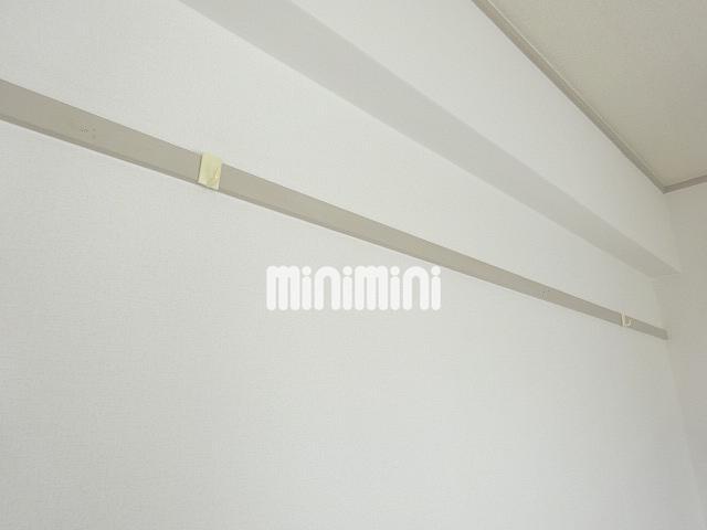 その他設備　服や帽子などを掛けられますよ。