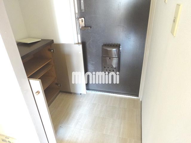 玄関　下駄箱付きが嬉しいですね。