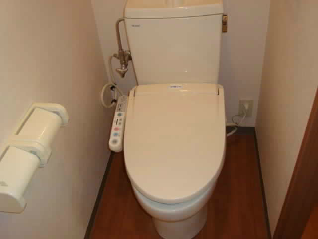 トイレ　写真は反転タイプになります。