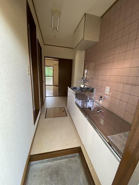 キッチン　廊下兼キッチンスペース