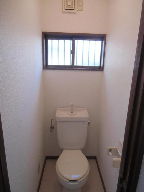 トイレ　コンセント・窓付トイレ