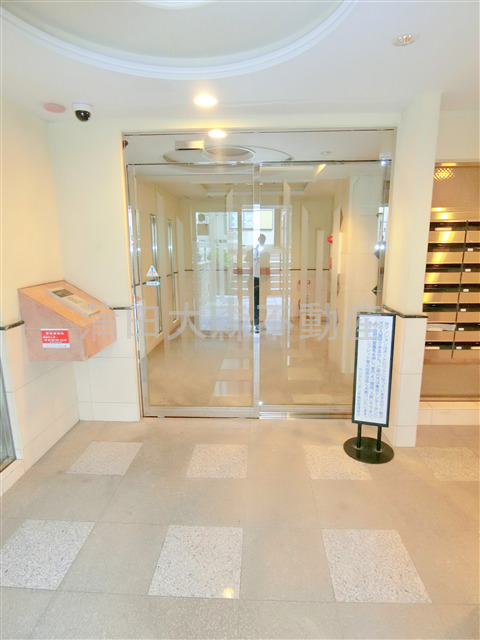 エントランス　防犯カメラ　TVモニター付オートロック宅配BOXメールBOX