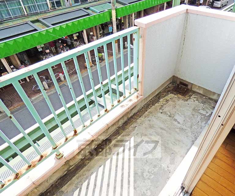 バルコニー　広々としたバルコニーです。