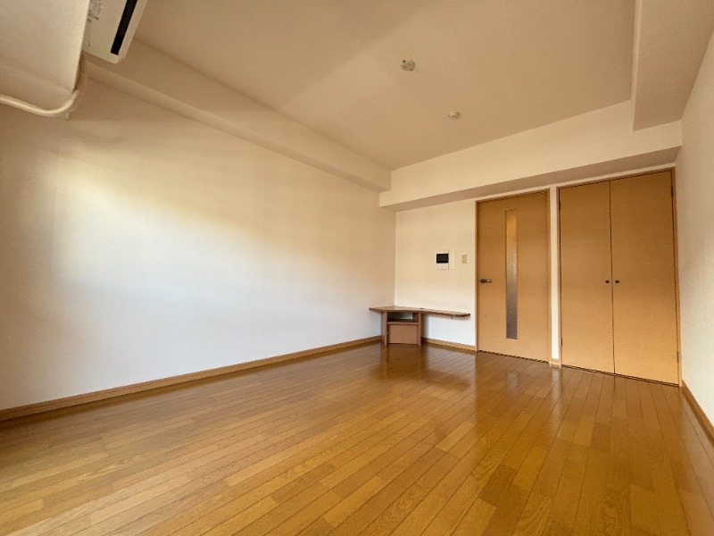 居室・リビング　６０２号室　写真