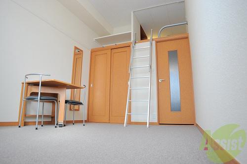 居室・リビング　ロフトが有り、収納も抜群！お部屋を広々使えます。