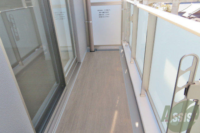 バルコニー　バルコニーも広々として、洗濯物も楽に干せますね