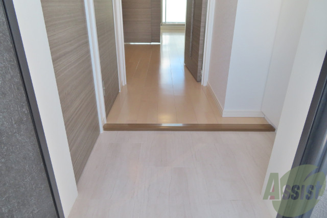 玄関　この広さなら窮屈しないで出入りできますね