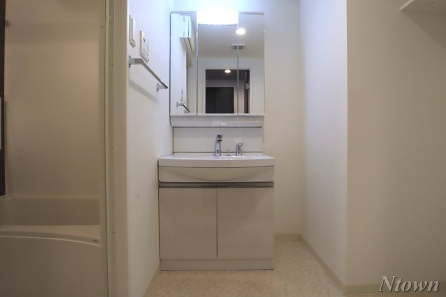 洗面設備　独立洗面化粧台付き