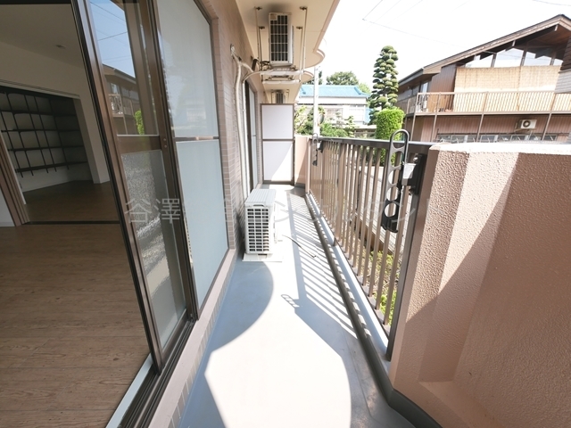 バルコニー　２面バルコニー、物干し掛け付