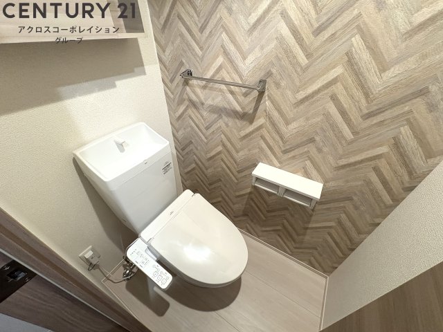 トイレ　収納スペースつきです！