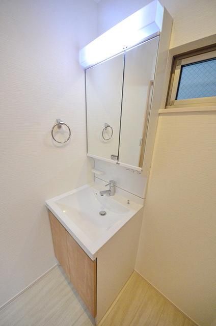 洗面設備　別部屋参照写真