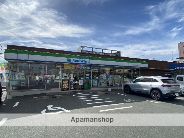 コンビニ　ファミリーマート小豆餅2丁目（コンビニ）まで668m