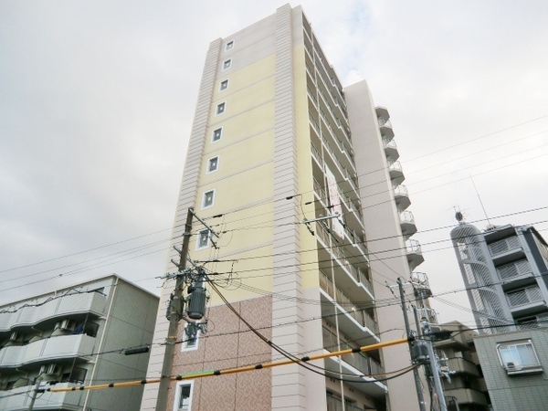 建物外観　宅配BOX付きで便利です♪