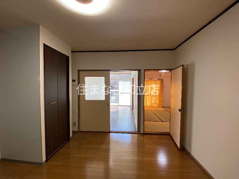 居室・リビング　同型別部屋写真