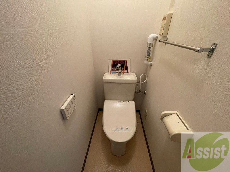 トイレ　ウォシュレット機能がついたトイレ。安心して使用できますね。