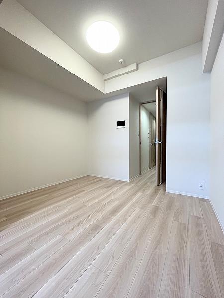 居室・リビング　洋室4.3帖（キッチン側）