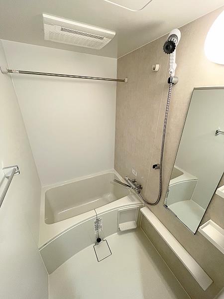 バス・シャワールーム　浴室乾燥機能付き
