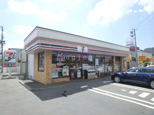 コンビニ　セブン-イレブン札幌豊平13丁目店（コンビニ）まで191m