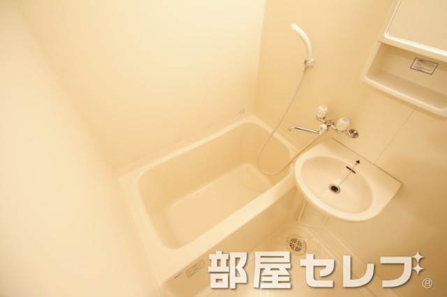 バス・シャワールーム　お風呂もきれいにしています。